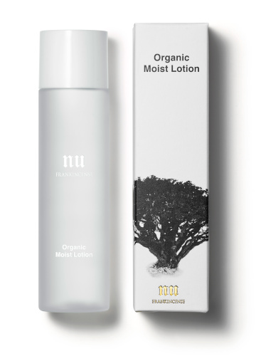 高橋メアリージュンが「ヌゥ」のオーガニックスキンケアアイテムを