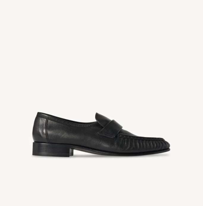【新作♪どんなシーン◎】Diorエンブレム モカシン ローファー DIOR | ローファー&フラットシューズ |ウィメンズシューズ
