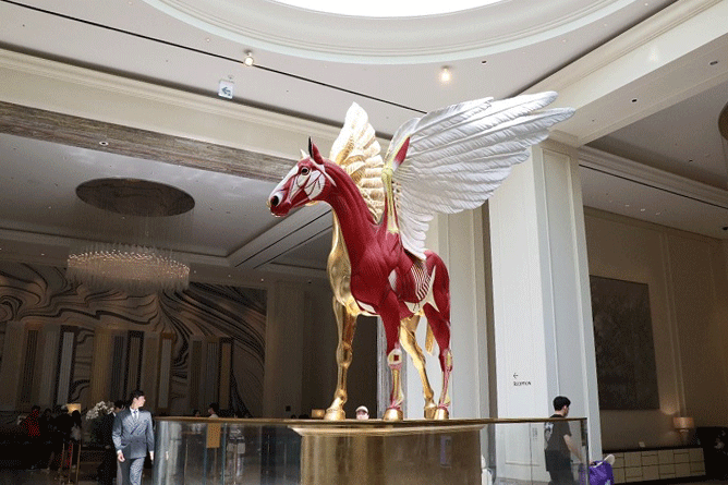 【ダミアン・ハーストによる「Golden-Legend」＠Paradise-city】画像7　修正済み