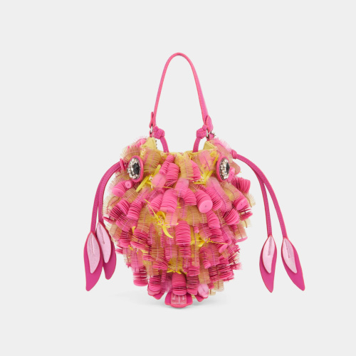 アニヤ・ハインドマーチのポップアップ「Anya's Dive Shop」。海の