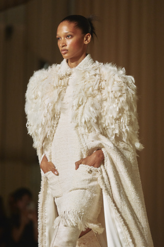 シャネル」2025-26年秋冬 オートクチュールコレクション。冬の