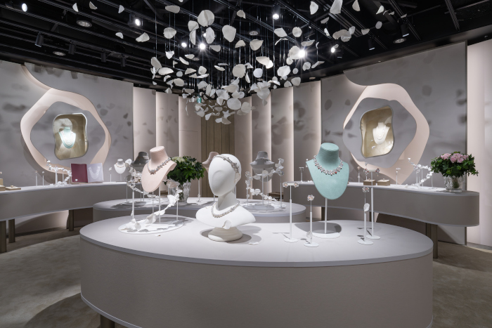 ミキモトの新作ハイジュエリーコレクション「レ ペタル」、銀座4