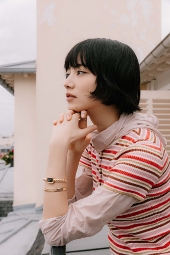 シャネルの新作「プルミエール ガロン」。小松菜奈がパリで着用した