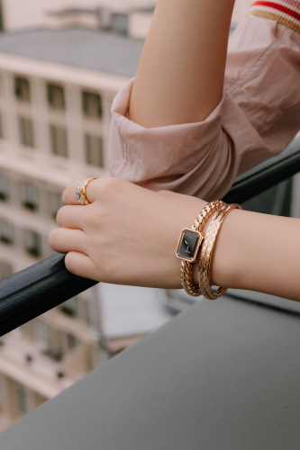 シャネルの新作「プルミエール ガロン」。小松菜奈がパリで着用した