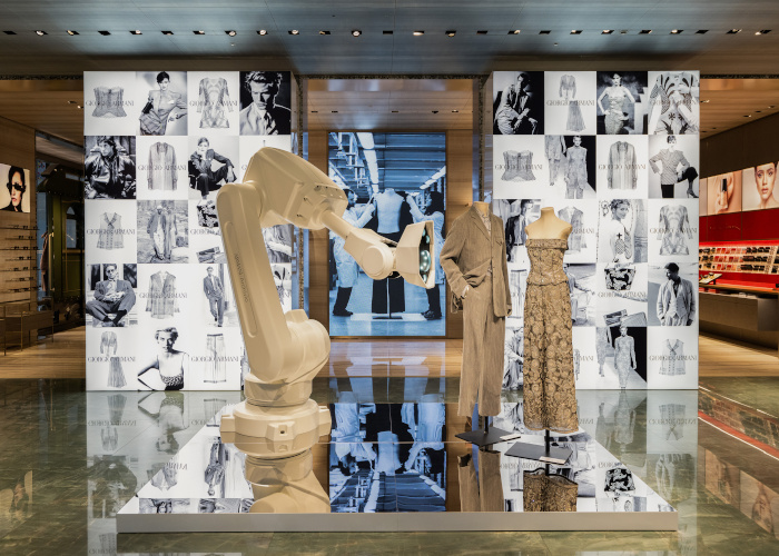 GIORGIO ARMANI ジョルジオアルマーニ ジョルジオ アルマーニ」創立50周年を記念した特別展。アーカイブ作品