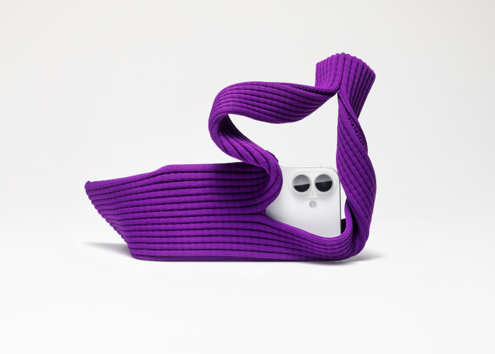 イッセイ ミヤケとアップルが協業した「iPhone Pocket」発表。3Dニット