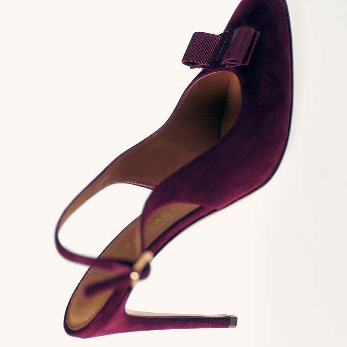 フェラガモ】〈ヴァラ〉シューズが4人のミューズとともに刷新！ pop up