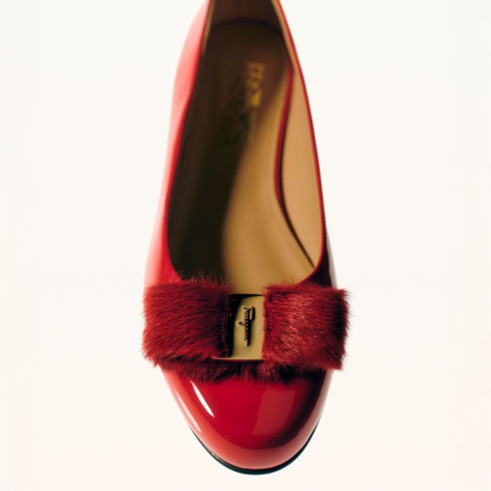 フェラガモ】〈ヴァラ〉シューズが4人のミューズとともに刷新！ pop up