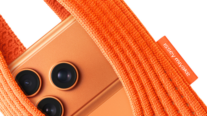 イッセイ ミヤケとアップルが協業した「iPhone Pocket」発表。3Dニット