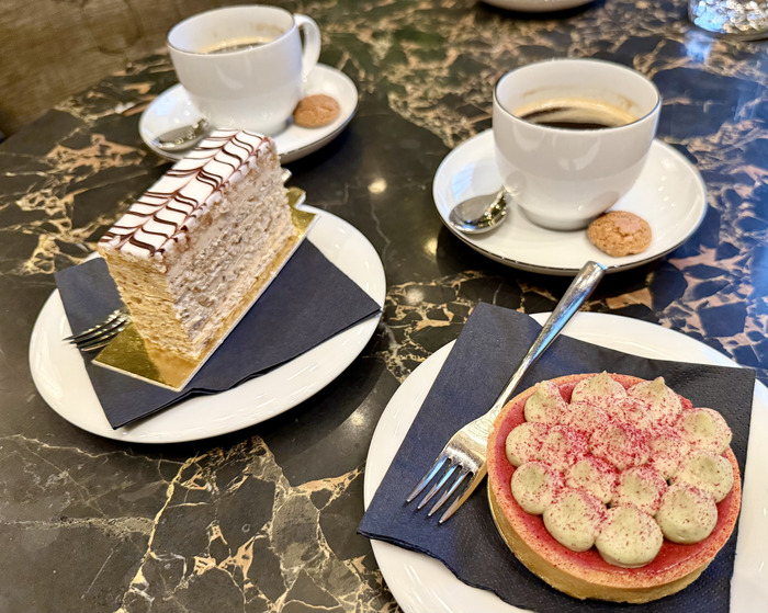 Parisi Passage Cafe & Restaurant