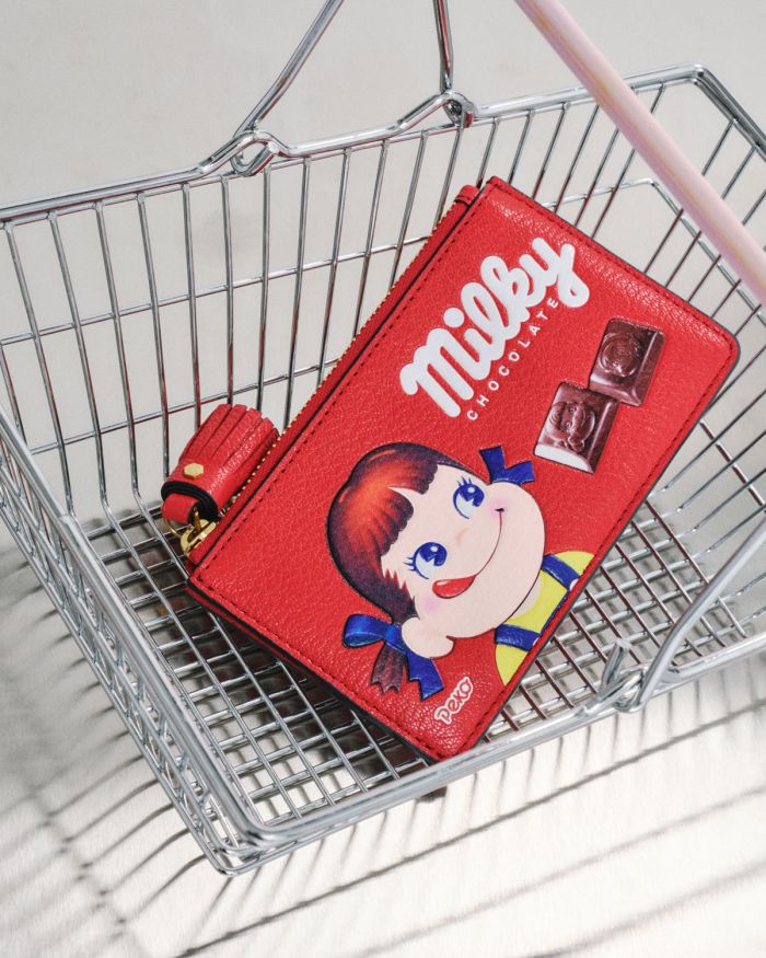 アニヤ・ハインドマーチ」から、「milky」をモチーフにしたレザー