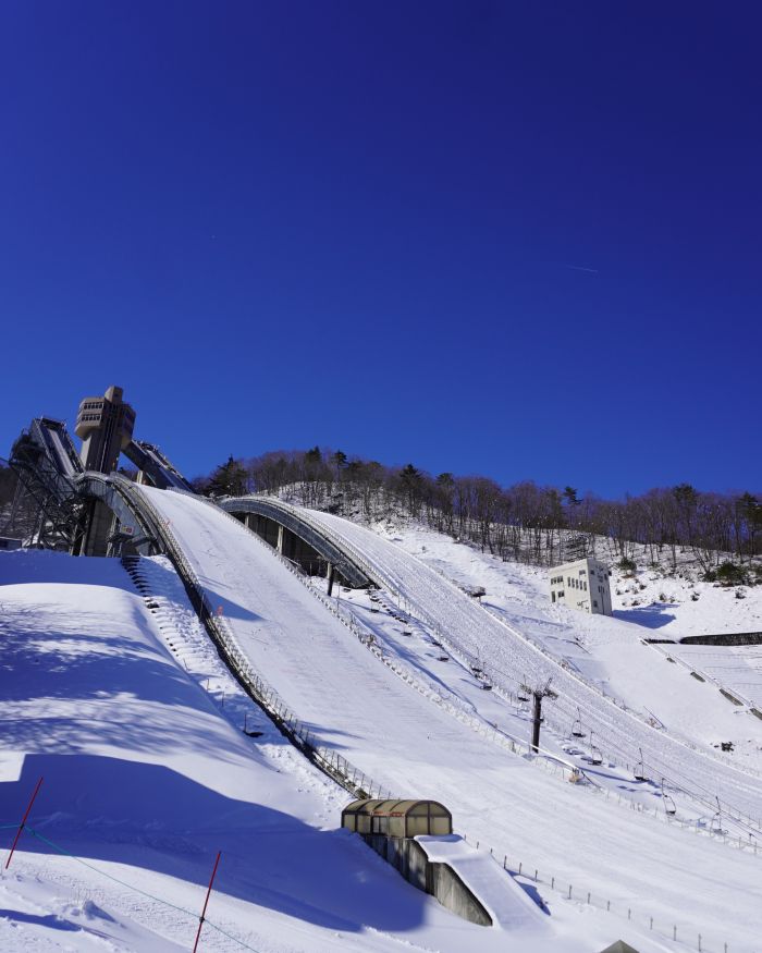 スキー場のゲレンデ

AI 生成コンテンツは誤りを含む可能性があります。