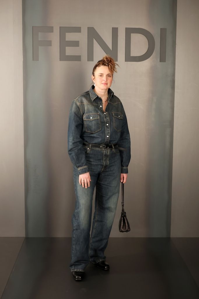 フェンディのショーに来場したアリーチェ・ロルヴァケル
