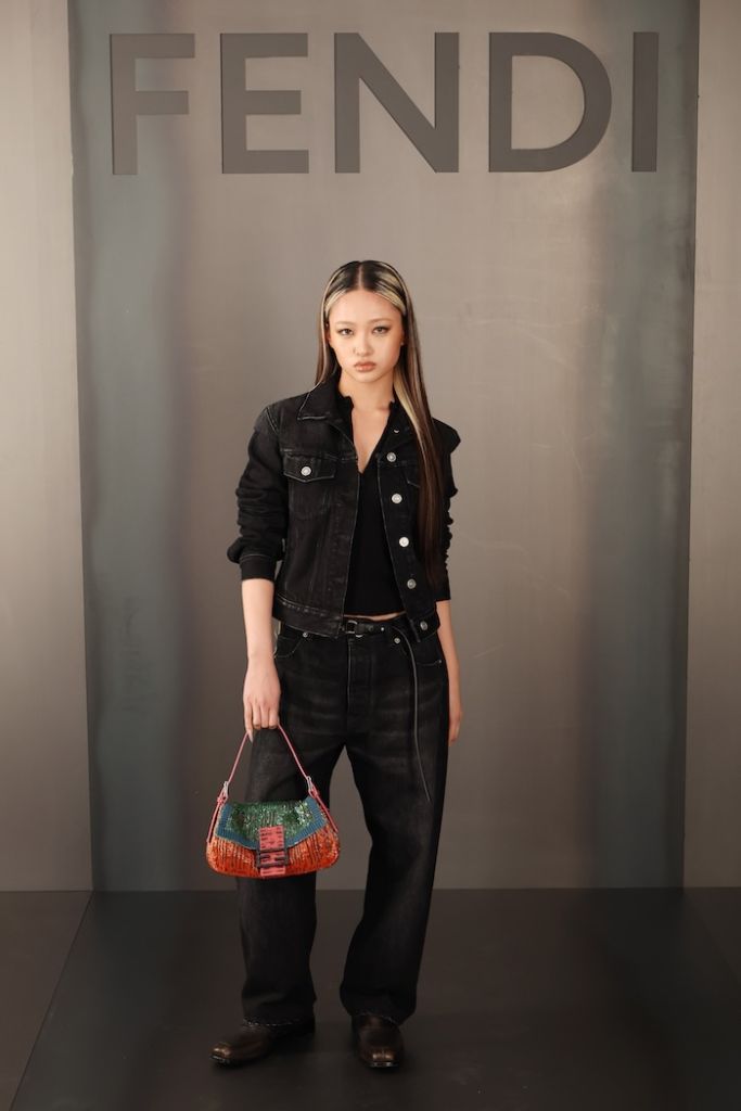 フェンディのショーに来場したHANAのメンバーYURI