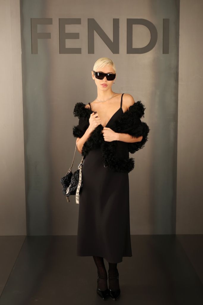 フェンディのショーに来場したアイリス・ロウ