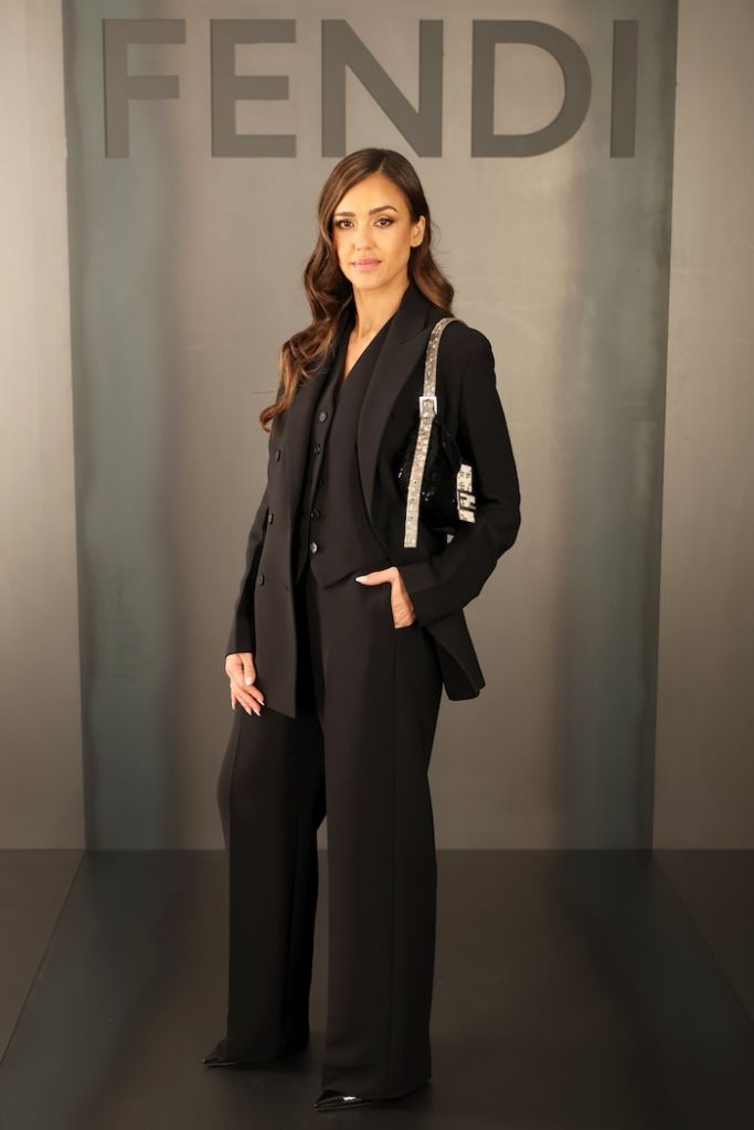 フェンディのショーに来場したジェシカ・アルバ