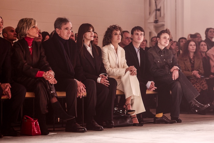 フェンディのショーを鑑賞するモニカ・ベルッチ