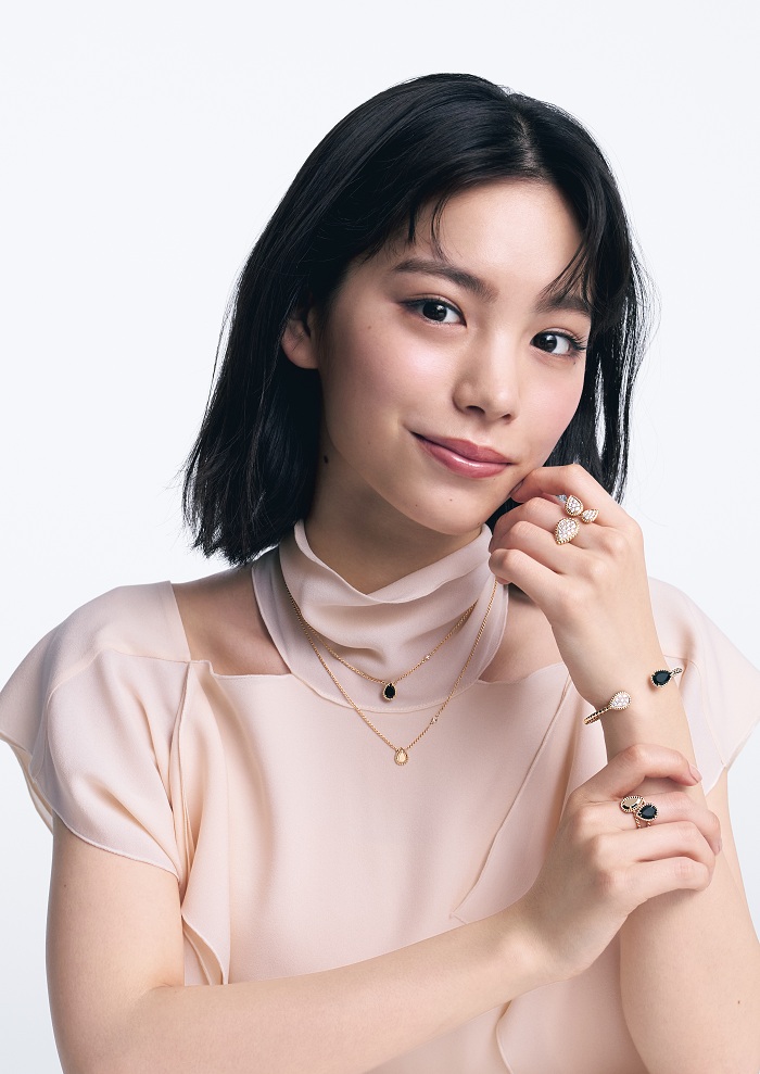 ブシュロン　當真あみ